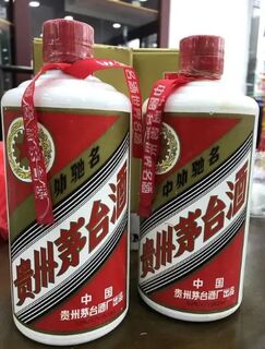 陇南回收龙年茅台酒-整件国窖五粮液回收图片