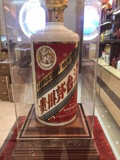 玉林15年茅台酒瓶上门高价回收商家图片