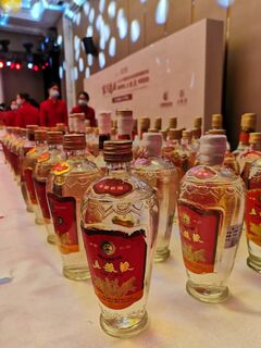 岳阳回收香港之友茅台酒瓶 名酒老酒红酒礼品回收 茅台酒回收图片