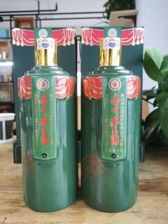 达州收购定制版的茅台酒瓶子-达州回收高档洋酒空瓶子