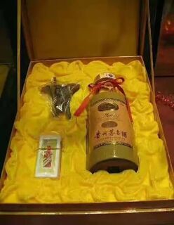 陇南茅台酒瓶子回收上门电话 上门收购茅台30年空酒瓶