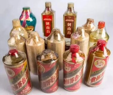 太原四季茅台酒瓶回收,回收茅台30年份酒瓶回收价图片
