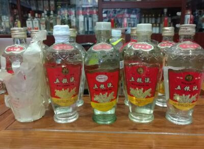 大庆大量回收各种老酒名酒-回收牛年茅台酒瓶同城上门图片