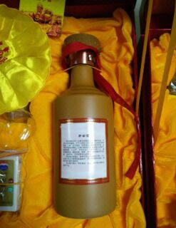 吉林就近上门回收15年30年的茅台酒瓶子-回收马爹利酒瓶