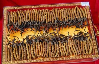 唐山高价回收三十年茅台酒瓶回收整箱新老白酒商家图片