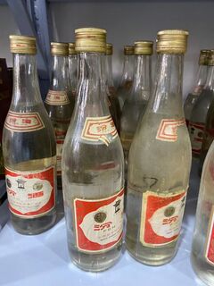 漯河回收路易十三酒瓶礼盒 50年的茅台酒瓶子较高于同行价