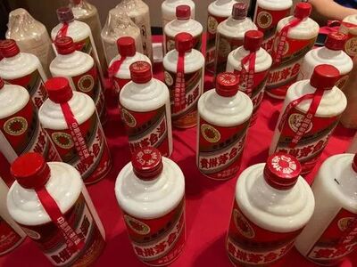 源汇年份老茅台酒酒瓶子回收 漯河茅台酒瓶回收平台图片