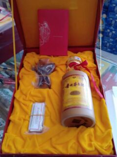 丹东就近上门回收龙年茅台酒瓶子-回收麦卡伦酒瓶